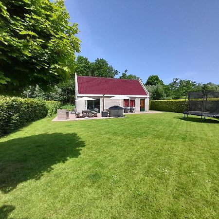 Wellnesshuis Met Hottub, Ligbad En Grote Tuin Villa Tzummarum Exteriör bild