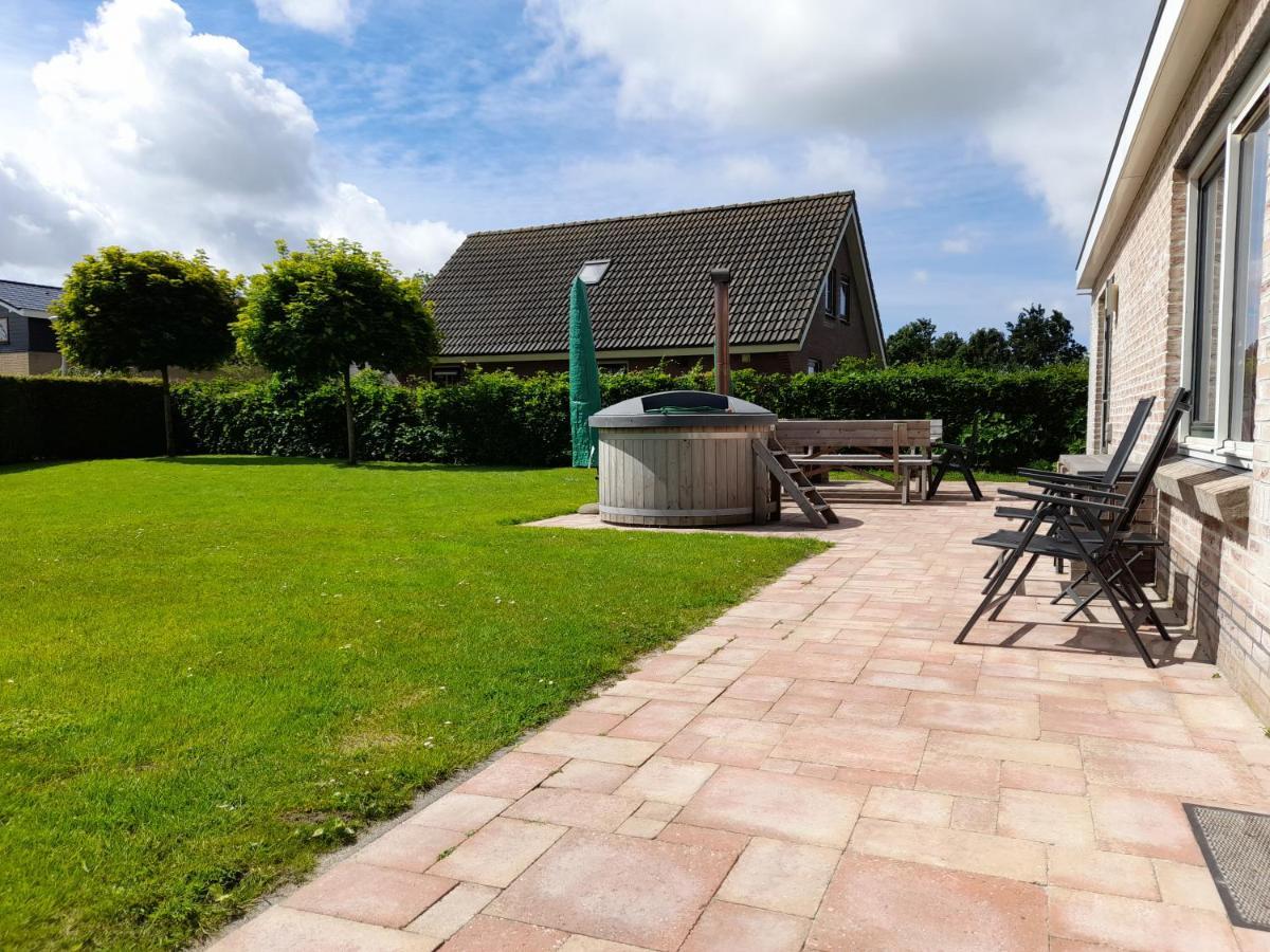 Wellnesshuis Met Hottub, Ligbad En Grote Tuin Villa Tzummarum Exteriör bild