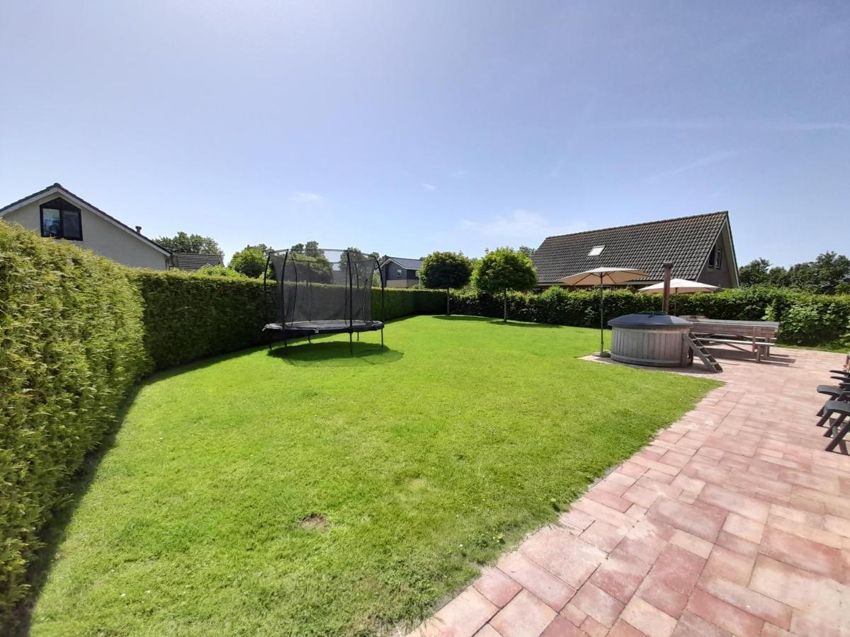 Wellnesshuis Met Hottub, Ligbad En Grote Tuin Villa Tzummarum Exteriör bild