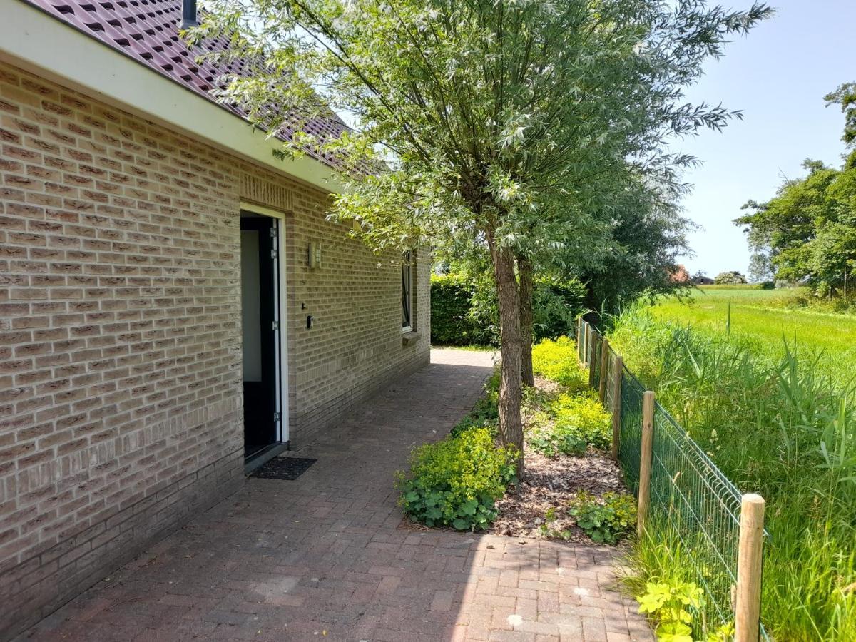 Wellnesshuis Met Hottub, Ligbad En Grote Tuin Villa Tzummarum Exteriör bild