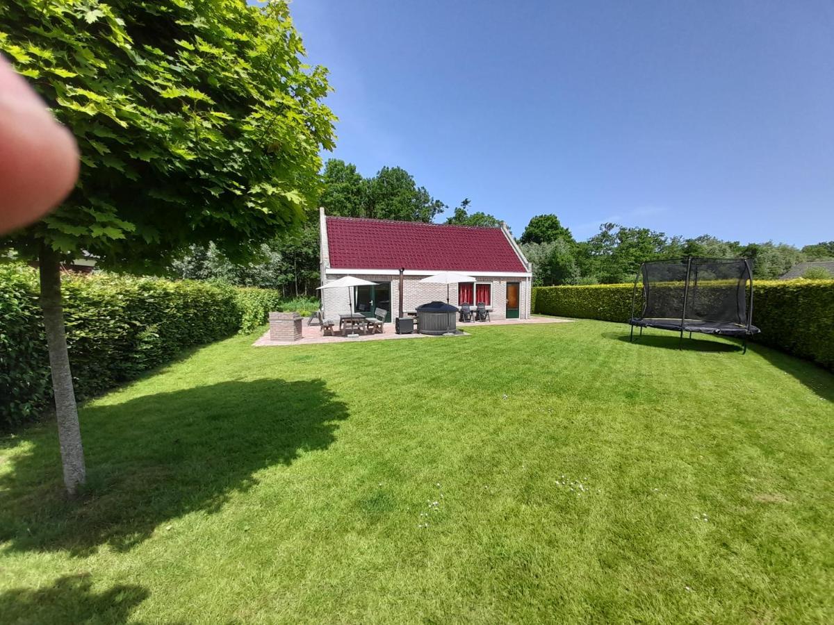 Wellnesshuis Met Hottub, Ligbad En Grote Tuin Villa Tzummarum Exteriör bild